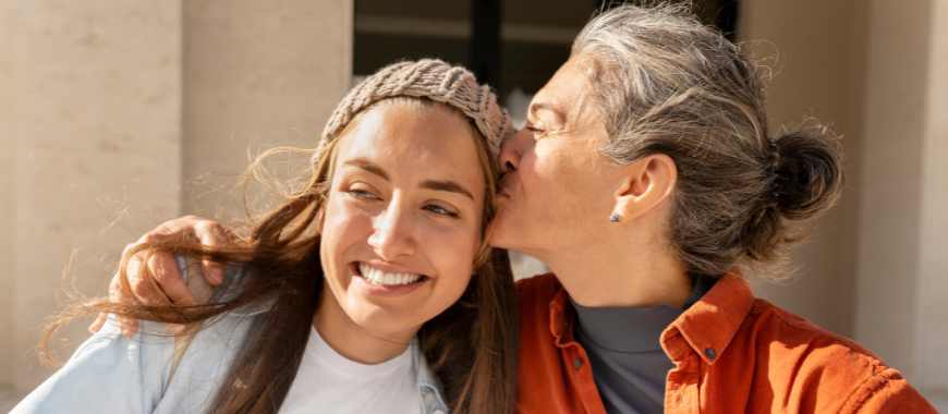 Cómo ayudar a mi hijo en la universidad sin sobreprotegerlo